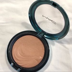 MAC Aphrodite’s Shell Bronzer Extra Dimension